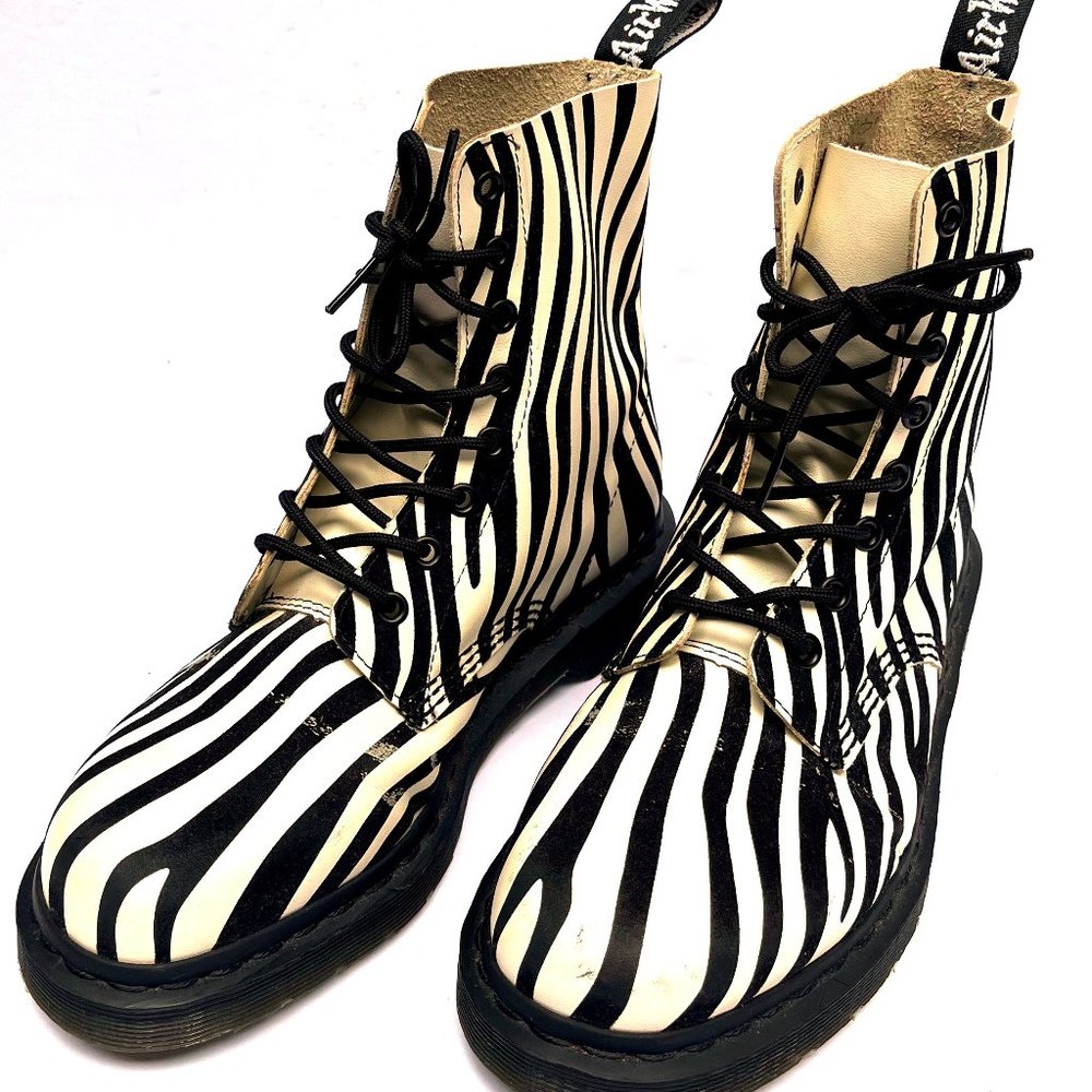 Dr. Martens Delaney Zebra Print Black White Lace-Up Boot EU 41 US 9 Doc Pascal